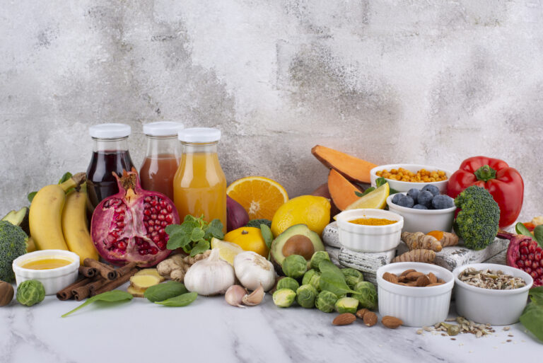 പോഷകങ്ങളും രോഗങ്ങളും; 183 ചോദ്യോത്തരങ്ങള്‍ പഠിക്കാം 1. നമ്മുടെ ശാരീരികപ്രവര്‍ത്തനങ്ങള്‍ക്ക് ആവശ്യമായ ഊര്‍ജം നല്‍കുന്നത് എന്താണ്? ആഹാരം 2. നമ്മുടെ വളര്‍ച്ചയ്ക്കും ആരോഗ്യം നിലനിര്‍ത്തുന്നതിനും രോഗങ്ങളെ ചെറുക്കുന്നതിനും ആവശ്യമായ ഘടകങ്ങള്‍ ഏവ? പോഷകങ്ങള്‍ 3. മനുഷ്യശരീരത്തിന് ആവശ്യമായ പോഷകങ്ങള്‍ ലഭിക്കുന്നത് എവിടെ നിന്നാണ്? ഭക്ഷണപദാര്‍ത്ഥങ്ങളില്‍നിന്നും 4. ഭക്ഷണപദാര്‍ത്ഥങ്ങളില്‍ അടങ്ങിയിട്ടുള്ള പോഷകഘടകങ്ങള്‍ ഏതെല്ലാം? കാര്‍ബോഹ്രൈഡേറ്റുകള്‍, പ്രോട്ടീനുകള്‍, കൊഴുപ്പുകള്‍, വിറ്റാമിനുകല്‍, ധാതുക്കള്‍ 5. പോഷകങ്ങളെക്കൂടാതെ ശാരീരിക പ്രവര്‍ത്തനങ്ങള്‍ക്ക് ആവശ്യമായ ഘടകങ്ങള്‍ ഏതെല്ലാം? ജലവും നാരുകളും 6. ശരീത്തിനാവശ്യമായ ഊര്‍ജം പ്രധാനമായും ലഭിക്കുന്നത് ഏത് പോഷക ഘടകത്തില്‍നിന്നാണ്? കാര്‍ബോഹൈഡ്രേറ്റ് 7. കാര്‍ബോഹൈഡ്രേറ്റ് ഭക്ഷ്യവസ്തുക്കളില്‍ കാണപ്പെടുന്ന രൂപങ്ങള്‍ ഏതെല്ലാം? അന്നജം, പഞ്ചസാര, ഗ്ലൂക്കോസ്, സെല്ലുലോസ്, നാരുകള്‍ 8. ധാന്യങ്ങള്‍, കിഴങ്ങുവര്‍ഗങ്ങള്‍ എന്നിവയില്‍ കൂടുതല്‍ അടങ്ങിയിരിക്കുന്നത് ഏതാണ്? അന്നജം 9. വിവിധ പ്രവൃത്തികള്‍ ചെയ്യുന്നതിനുള്ള ഊര്‍ജം ലഭിക്കുന്നത് ഏതില്‍നിന്നാണ്? കാര്‍ബോഹൈഡ്രേറ്റ് 10. ആഹാരപദാര്‍ഥത്തില്‍ അന്നജത്തിന്റെ സാന്നിദ്ധ്യം ഉണ്ടോയെന്ന് കണ്ടെത്തുന്നതിനുള്ള പരീക്ഷണം ഏതാണ്? അയഡിന്‍ ടെസ്റ്റ് 11. ഭക്ഷണ പദാര്‍ഥത്തില്‍ അയഡിന്‍ ചേര്‍ക്കുമ്പോള്‍ ഏത് നിറം ഉണ്ടായാല്‍ അതില്‍ അന്നജം ഉണ്ടെന്ന് സ്ഥിരീകരിക്കാം? നീലനിറം 12. പുല്ലുവര്‍ഗത്തില്‍പ്പെട്ട വിളകള്‍ അറിയപ്പെടുന്ന പേര് എന്താണ്? ചെറുധാന്യങ്ങള്‍ അഥവാ മില്ലെറ്റുകള്‍ 13. അരി, ഗോതമ്പ് എന്നിവയെ അപേക്ഷിച്ച് ഏതൊക്കെ പോഷകങ്ങള്‍ ചെറുധാന്യങ്ങളില്‍ അടങ്ങിയിട്ടുണ്ട്? പ്രോട്ടീന്‍, വിറ്റാമിന്‍, ധാതുലവണങ്ങള്‍ 14. മില്ലെറ്റുകള്‍ക്ക് ഉദാഹരണങ്ങള്‍ ഏവ? റാഗി, ബജ്‌റ, തിന, ചോളം, ചാമ 15. ശരീരനിര്‍മ്മിതിക്കും വളര്‍ച്ചയ്ക്കും ആവശ്യമായ പോഷകഘടകം ഏതാണ്? പ്രോട്ടീന്‍ 16. പേശികള്‍, തലമുടി, ത്വക്ക് എന്നിവയുടെ ആരോഗ്യത്തിന് ആവശ്യമായ പോഷകഘടകം ഏതാണ്? പ്രോട്ടീന്‍ 17. പ്രോട്ടീന്റെ കുറവുമൂലം ഉണ്ടാകുന്ന രോഗങ്ങള്‍ ഏതെല്ലാം? ക്വാഷിയോര്‍ക്കര്‍, മരാസ്മസ് 18. ഒരേ അളവില്‍ കൊഴുപ്പും കാര്‍ബോഹൈഡ്രേറ്റും പ്രോട്ടീനും എടുത്താല്‍ ഏറ്റവും കൂടുതല്‍ ഊര്‍ജം ലഭിക്കുന്നത് ഏതില്‍നിന്നാണ്? കൊഴുപ്പ് 19. ആഹാരത്തില്‍ നിര്‍ബന്ധമായും ഉണ്ടായിരിക്കേണ്ടതും എന്നാല്‍ അളവില്‍ കൂടുതല്‍ ആകാന്‍ പാടില്ലാത്തതുമായ പോഷക ഘടകം ഏതാണ്? കൊഴുപ്പ് 20. രക്തത്തില്‍ കൊഴുപ്പിന്റെ അളവ് കൂടിയാല്‍ ഉണ്ടാകുന്ന രോഗം ഏതാണ്? ഹൃദ്രോഗം 21. കൊഴുപ്പിന്റെ ഒരു രൂപം ഏതാണ്? കൊളസ്‌ട്രോള്‍ 22. കൊളസ്‌ട്രോള്‍ രക്തത്തില്‍ അധികമായാല്‍ അത് രക്തക്കുഴലുകളുടെ ഉള്‍ഭിത്തിയില്‍ അടിഞ്ഞുകൂടി രക്തത്തിന്റെ ഒഴുക്കിനെ തടസ്സപ്പെടുത്തുന്നത് മൂലം ഉണ്ടാകുന്ന രോഗങ്ങള്‍ ഏതെല്ലാം? ഹൃദ്രോഗം, പക്ഷാഘാതം 23. ശരീരത്തിന്റെ വളര്‍ച്ചയ്ക്കും ആരോഗ്യത്തിനും ചെറിയ അളവില്‍ അത്യാവശ്യമായ പോഷകഘടങ്ങള്‍ ഏതെല്ലാം? വിറ്റാമിനുകള്‍ 24. ജലത്തില്‍ ലയിച്ച് ശരീരത്തിലേക്ക് ആഗിരണം ചെയ്യപ്പെടുന്ന വിറ്റാമിനുകള്‍ ഏതെല്ലാം? ബി, സി 25. കൊഴുപ്പില്‍ ലയിച്ച് ശരീരത്തിലേക്ക് ആഗിരണം ചെയ്യപ്പെടുന്ന വിറ്റാമിനുകള്‍ ഏതെല്ലാം? എ, ഡി, ഇ, കെ 26. ഏത് വിറ്റാമിന്റെ കുറവ് മൂലമാണ് മോണയില്‍നിന്നും രക്തം വരുന്നത്? വിറ്റാമിന്‍ സി 27. കണ്ണ്, ത്വക്ക്, തലമുടി എന്നിവയുടെ ആരോഗ്യത്തിന് ആവശ്യമായ വിറ്റാമിന്‍ ഏതാണ്? വിറ്റാമിന്‍ എ 28. തലച്ചോറ്, നാഡികള്‍, ഹൃദയം, ത്വക്ക് എന്നിവയുടെ ആരോഗ്യത്തിന് ആവശ്യമായ വിറ്റാമിന്‍ ഏതാണ്? വിറ്റാമിന്‍ ബി 29. പല്ല്, മോണ, രക്തക്കുഴലുകള്‍ എന്നിവയുടെ ആരോഗ്യത്തിനും രോഗപ്രതിരോധശേഷിക്കും ആവശ്യമായ വിറ്റാമിന്‍ ഏതാണ്? വിറ്റാമിന്‍ സി 30. എല്ലുകളുടേയും പല്ലുകളുടേയും ആരോഗ്യത്തിനും രോഗപ്രതിരോധശേഷിക്കും ആവശ്യമായ വിറ്റാമിന്‍ ഏതാണ്? വിറ്റാമിന്‍ ഡി 31. നാഡികളുടെ ശരിയായ പ്രവര്‍ത്തനത്തിന് ആവശ്യമായ വിറ്റാമിന്‍ ഏതാണ്? വിറ്റാമിന്‍ ഇ 32. മുറിവുണ്ടാകുമ്പോള്‍ രക്തം കട്ടപിടിക്കുന്നതിന് സഹായിക്കുന്ന വിറ്റാമിന്‍ ഏതാണ്? വിറ്റാമിന്‍ കെ 33. ത്വക്കിന്റെ ആരോഗ്യത്തിന് ആവശ്യമായ വിറ്റാമിനുകള്‍ ഏതെല്ലാം? വിറ്റാമിന്‍ എ, ബി 34. ശരീരത്തിന്റെ ശരിയായ വളര്‍ച്ചയ്ക്കും ആരോഗ്യത്തിനും അത്യാന്താപേക്ഷിതമായ പോഷകഘടകങ്ങള്‍ ഏതാണ്? ധാതുക്കള്‍ 35. പോഷക ഘടകങ്ങളുടെ കുറവുകൊണ്ട് ഉണ്ടാകുന്ന രോഗങ്ങള്‍ ഏതാണ്? അപര്യാപ്തതാ രോഗങ്ങള്‍ 36. പോഷക ഘടകങ്ങളെപ്പോലെ തന്നെ ശരീരത്തില്‍ ചില ധര്‍മ്മങ്ങള്‍ നിര്‍വഹിക്കുന്ന പ്രധാനപ്പെട്ട ഘടകങ്ങള്‍ അറിയപ്പെടുന്ന പേര് എന്താണ്? പോഷകേതര ഘടകങ്ങള്‍ 37. ശരീരത്തിന് ആവശ്യമായ ഓരോ പോഷക ഘടകവും ആവശ്യമായ അളവില്‍ അടങ്ങിയിരിക്കുന്ന ഭക്ഷണം ആണ്? സമീകൃതാഹാരം 38. ഭക്ഷണത്തിലെ അടിസ്ഥാന ഘടകം ഏതാണ്? പോഷക വസ്തുക്കള്‍ 39. ശരീരത്തിന് വേണ്ടതും കൂടുതല്‍ അളവില്‍ ആവശ്യമുള്ളതുമായ പോഷകഘടകങ്ങള്‍ അറിയപ്പെടുന്ന പേരെന്ത്? സ്ഥൂല പോഷകങ്ങള്‍ 40. ശരീരത്തിന് കുറഞ്ഞ അളവില്‍ നിര്‍ബന്ധമായും ലഭിക്കേണ്ട പോഷക ഘടകങ്ങള്‍ അറിയപ്പെടുന്ന പേര് എന്താണ്? സൂക്ഷ്മ പോഷകങ്ങള്‍ 41. സ്ഥൂല പോഷകങ്ങള്‍ ഏതെല്ലാം? കാര്‍ബോഹൈഡ്രേറ്റ്, പ്രോട്ടീന്‍, കൊഴുപ്പ് 42. സൂക്ഷ്മ പോഷകങ്ങള്‍ ഏതെല്ലാം? വിറ്റാമിനുകള്‍, ധാതുക്കള്‍, ലവണങ്ങള്‍ 43. വിറ്റാമിനുകളും ധാതുക്കളും പോലുള്ള അവശ്യ പോഷകങ്ങള്‍ അധികമായി ചേര്‍ത്ത് പോഷകനിലവാരം മെച്ചപ്പെടുത്തിയ അരി അറിയപ്പെടുന്ന പേര്? ഫോര്‍ട്ടിഫൈഡ് റൈസ് അഥവാ സമ്പുഷ്ടീകരിച്ച അരി 44. ധാന്യങ്ങളില്‍ അവശ്യ പോഷകങ്ങള്‍ ചേര്‍ക്കുന്നത് എന്തിനാണ്? പോഷകാഹാരക്കുറവ് പരിഹരിക്കാനും വിളര്‍ച്ച, വിറ്റാമിന്‍ ബി12-ന്റെ കുറവ് പോലുള്ള ആരോഗ്യപ്രശ്‌നങ്ങള്‍ തടയാനും 45. സമ്പുഷ്ടീകരിച്ച ധാന്യങ്ങളില്‍ സാധാരണ ചേര്‍ക്കുന്ന പോഷകങ്ങള്‍ ഏതെല്ലാം? ഫോളിക് ആസിഡ്, വിറ്റാമിന്‍ ബി12 46. ഏതെല്ലാം രീതികളിലൂടെ ഫോര്‍ട്ടിഫൈഡ് റൈസ് വിതരണം ചെയ്യുന്നു? റേഷന്‍ കടകള്‍, സ്‌കൂള്‍ ഉച്ചഭക്ഷണ പദ്ധതി 47. പോഷക വസ്തുക്കളിലെ പ്രധാന ഊര്‍ജ സ്രോതസ്സ് ഏതാണ്? കാര്‍ബോഹൈഡ്രേറ്റ് 48. കാര്‍ബോഹൈഡ്രേറ്റില്‍ അടങ്ങിയിട്ടുള്ള മൂലകങ്ങള്‍ ഏതെല്ലാം? കാര്‍ബണ്‍, ഹൈഡ്രജന്‍, ഓക്‌സിജന്‍ 49. ഊര്‍ജം പ്രധാനം ചെയ്യുന്നത് കൂടാതെ കാര്‍ബോഹൈഡ്രേറ്റ് മനുഷ്യശരീരത്തിന് നല്‍കുന്ന സഹായങ്ങള്‍ ഏതെല്ലാം? കൊഴുപ്പിന്റെ ഓകീസികരണം, നോണ്‍ എന്‍സഷ്യല്‍ അമിനോ ആസിഡുകളുടെ നിര്‍മ്മാണം 50. ഏത് തരം വസ്തുക്കളില്‍നിന്നാണ് കാര്‍ബോഹൈഡ്രേറ്റ് പ്രധാനമായും ലഭിക്കുന്നത്? സസ്യജന്യവസ്തുക്കളില്‍നിന്നും 51. ഏതൊക്കെ തരം കാര്‍ബോ ഹൈഡ്രേറ്റുകള്‍ ഉണ്ട്? സംസ്‌കൃത കാര്‍ബോഹൈഡ്രേറ്റും അസംസ്‌കൃത കാര്‍ബോഹൈഡ്രേറ്റും 52. സംസ്‌കരണപ്രക്രിയയിലൂടെ മാറ്റങ്ങള്‍ വരുത്തിയശേഷം ഉപയോഗിക്കുന്ന കാര്‍ബോഹൈഡ്രേറ്റുകള്‍ ഏതാണ്? സംസ്‌കൃത കാര്‍ബോഹൈഡ്രേറ്റ് അല്ലെങ്കില്‍ റിഫൈന്‍ഡ് കാര്‍ബോഹൈഡ്രേറ്റ് 53. കാര്‍ബോഹൈഡ്രേറ്റുകള്‍ സംസ്‌കരണത്തിന് വിധേയമാകുമ്പോള്‍ നീക്കം ചെയ്യപ്പെടുന്ന പോഷക ഘടകങ്ങള്‍ ഏതെല്ലാം? വിറ്റാമിനുകളും നാരുകളും 54. സംസ്‌കൃത കാര്‍ബോഹ്രൈഡേറ്റിന് ഉദാഹരണങ്ങള്‍ ഏതെല്ലാം? മൈദ, പഞ്ചസാര 55. അണ്‍റിഫൈന്‍ഡ് കാര്‍ബോഹൈഡ്രേറ്റുകള്‍ക്ക് ഉദാഹരണങ്ങള്‍ ഏതെല്ലാം? ഗോതമ്പ്, കുത്തരി, ശര്‍ക്കര 56. പ്രായപൂര്‍ത്തിയായ ഒരാളുടെ ശരീരഭാരത്തിന്റെ എത്ര ശതമാനമാണ് പ്രോട്ടീന്‍? 20 57. പ്രോട്ടീന്‍ നിര്‍മ്മിച്ചിരിക്കുന്ന ലഘുഘടകങ്ങള്‍ ഏതാണ്? അമിനോആസിഡുകള്‍ 58. എത്ര തരം അമിനോ ആസിഡുകള്‍ ഉപയോഗിച്ചാണ് പ്രോട്ടീന്‍ നിര്‍മ്മിച്ചിരിക്കുന്നത്? 20 59. പ്രോട്ടീന്‍ നിര്‍മ്മാണത്തിന് ഉപയോഗിക്കുന്ന അമിനോആസിഡുകളില്‍ എത്രയെണ്ണം അവശ്യ അമിനോ ആസിഡുകള്‍ ആണ്? ഒമ്പത് 60. മനുഷ്യശരീരത്തിന് ഉല്‍പ്പാദിപ്പിക്കാന്‍ സാധ്യമല്ലാത്ത അമിനോആസിഡുകളാണ് _____. അവശ്യ അമിനോ ആസിഡുകള്‍ 61. അവശ്യ അമിനോ ആസിഡുകള്‍ മനുഷ്യന് ലഭിക്കുന്നത് ഏതിലൂടെയാണ്? ഭക്ഷണത്തിലൂടെ 62. ഏതെല്ലാം മൂലകങ്ങളുടെ സങ്കീര്‍ണ സംയുക്തങ്ങളാണ് പ്രോട്ടീനുകള്‍? കാര്‍ബണ്‍, ഹൈഡ്രജന്‍, ഓക്‌സിജന്‍, നൈട്രജന്‍, സള്‍ഫര്‍ 63. കാര്‍ബണ്‍, ഹൈഡ്രജന്‍, ഓക്‌സിജന്‍, നൈട്രജന്‍, സള്‍ഫര്‍ എന്നിവയെക്കൂടാതെ ചില പ്രോട്ടീനുകലില്‍ കാണപ്പെടുന്ന മൂലകങ്ങള്‍ ഏതെല്ലാം? ഫോസ്ഫറസ്, ഇരുമ്പ് 64. പ്രോട്ടീന്‍ സാന്നിദ്ധ്യം കണ്ടെത്താനുള്ള പരീക്ഷണത്തില്‍ ഉപയോഗിക്കുന്ന രാസവസ്തുക്കള്‍ ഏതെല്ലാം? തുരിശും സോഡിയം ഹൈഡ്രോക്‌സൈഡും 65. തുരിശിന്റെ രാസനാമം എന്താണ്? കോപ്പര്‍ സള്‍ഫേറ്റ് 66. പ്രോട്ടീന്‍ സാന്നിദ്ധ്യം കണ്ടെത്താനുള്ള പരീക്ഷണത്തില്‍ എത്രശതമാനം വീര്യമുള്ള സോഡിയം ഹൈഡ്രോക്‌സൈഡ്, കോപ്പര്‍ സള്‍ഫേറ്റ് ലായനികളാണ് ഉപയോഗിക്കുന്നത്? 1 % 67. 1% വീര്യമുള്ള സോഡിയം ഹൈഡ്രോക്‌സൈഡ് ലായനി തയ്യാറാക്കുന്നതിന് എത്ര ഗ്രാം ജലം ഉപയോഗിക്കണം? 99 ഗ്രാം (100എംഎല്‍) 68. ഒരേ അളവ് കൊഴുപ്പ്, പ്രോട്ടീന്‍, കാര്‍ബോഹൈഡ്രേറ്റ് എന്നിവയില്‍ ഏറ്റവും കൂടുതല്‍ ഊര്‍ജം നല്‍കുന്നത് ഏതാണ്? കൊഴുപ്പ് 69. കാര്‍ബണ്‍, ഹൈഡ്രജന്‍, ഓക്‌സിജന്‍ എന്നിവ അടങ്ങിയ ഉയര്‍ന്ന അളവില്‍ ഊര്‍ജം പ്രദാനം ചെയ്യുന്ന സംയുക്തം ഏതാണ്? കൊഴുപ്പ് 70. 20 ഡിഗ്രി താപനിലയില്‍ ഖരാവസ്ഥയില്‍ സ്ഥിതി ചെയ്യുന്ന കാര്‍ബണ്‍, ഹൈഡ്രജന്‍, ഓക്‌സിജന്‍ സംയുക്തങ്ങള്‍ അറിയപ്പെടുന്ന പേര് എന്താണ്? കൊഴുപ്പ് 71. 20 ഡിഗ്രി താപനിലയില്‍ ദ്രവാവസ്ഥയില്‍ സ്ഥിതി ചെയ്യുന്ന കാര്‍ബണ്‍, ഹൈഡ്രജന്‍, ഓക്‌സിജന്‍ സംയുക്തങ്ങള്‍ അറിയപ്പെടുന്ന പേര് എന്താണ്? എണ്ണ 72. മൃഗക്കാഴുപ്പുകള്‍ക്ക് ഉദാഹരണങ്ങള്‍ ഏതെല്ലാം? നെയ്യ്, വെള്ള, പാല്‍, മാംസം, മുട്ട, പാല്‍ക്കട്ടി 73. വിത്തില്‍നിന്നും സസ്യജന്യ കൊഴുപ്പുകള്‍ ശേഖരിക്കുന്നവയ്ക്ക് ഉദാഹരണം ഏതെല്ലാം? നിലക്കടല, കടുക്, എള്ള്, തേങ്ങ 74. രക്തത്തിലൂടെ കൊളസ്‌ട്രോളിനെ സംവഹനം ചെയ്യുന്നതിന് സഹായിക്കുന്ന വാഹക പ്രോട്ടീനുകള്‍ ഏതാണ്? ലിപ്പോ പ്രോട്ടീനുകള്‍ 74. രണ്ട് തരം ലിപ്പോ പ്രോട്ടീനുകള്‍ ഏതെല്ലാം? എല്‍ഡിഎല്ലും എച്ച്ഡിഎല്ലും 75. ചീത്ത കൊളസ്‌ട്രോള്‍ എന്നറിയപ്പെടുന്ന ലിപ്പോ പ്രോട്ടീന്‍ ഏതാണ്? എല്‍ഡിഎല്‍ 76. നല്ല കൊളസ്‌ട്രോള്‍ എന്നറിയപ്പെടുന്ന ലിപ്പോ പ്രോട്ടീന്‍ ഏതാണ്? എച്ച്ഡിഎല്‍ 77. സൂര്യപ്രകാശത്തില്‍നിന്നും ലഭിക്കുന്ന വിറ്റാമിന്‍ ഏത്? വിറ്റാമിന്‍ ഡി 78. വിറ്റാമിന്‍ ഡിയുടെ കുറവുമൂലം കുട്ടികളില്‍ എല്ലുകള്‍ ദുര്‍ബലമായോ മൃദുവായോ മാറുന്ന അവസ്ഥ ഏതാണ്? കണ അഥവാ റിക്കറ്റ്‌സ് 79. ബി കോംപ്ലക്‌സില്‍ എത്ര വിറ്റാമിനുകള്‍ അടങ്ങിയിരിക്കുന്നു? എട്ട് തരം 80. കോശത്തിന്റെ ആരോഗ്യം, ചുവന്ന രക്താണുക്കളുടെ വളര്‍ച്ച, കാഴ്ച്ചശക്തി, നാഡീപ്രവര്‍ത്തനം, ഹൃദയസംബന്ധമായ ആരോഗ്യം എന്നിവയ്ക്ക് ആവശ്യമായ വൈറ്റമിന്‍ ഏതാണ്? ബി കോംപ്ലക്‌സ് 81. വെള്ളത്തില്‍ ലയിക്കുന്ന വിറ്റാമിനുകള്‍ ഏതെല്ലാം? വിറ്റാമിന്‍ ബി, സി 82. കൊഴുപ്പില്‍ ലയിക്കുന്ന വിറ്റാമിനുകള്‍ ഏതെല്ലാം? എ, ഡി, ഇ, കെ 83. കൊഴുപ്പിന്റെ അഭാവത്തില്‍ ശരീരത്തിലേക്ക് ആഗിരണം ചെയ്യപ്പെടാത്ത വിറ്റാമിനുകള്‍ ഏതെല്ലാം? എ, ഡി, ഇ, കെ 84. ശരീരത്തിന് ആവശ്യമായ പ്രധാനപ്പെട്ട ധാതുക്കള്‍ ഏതെല്ലാം? സോഡിയം, പൊട്ടാസ്യം, കാല്‍സ്യം, ഫോസ്ഫറസ്, മഗ്നീഷ്യം, സള്‍ഫര്‍ 85. ശരീരത്തിന് കുറഞ്ഞ അളവില്‍ ആവശ്യമുള്ള ധാതുക്കള്‍ ഏതെല്ലാം? സിങ്ക്, കോപ്പര്‍, സെലീനിയം, ഫ്‌ളൂറിന്‍, കൊബാള്‍ട്ട്, ക്രോമിയം, അയഡിന്‍ 86. അയഡിന്‍ അടങ്ങിയ ഭക്ഷ്യവസ്തുക്കള്‍ ഏതെല്ലാം? കടല്‍ മത്സ്യങ്ങള്‍, പാലുല്‍പ്പന്നങ്ങള്‍, മുട്ട, അയോഡിന്‍ സമ്പുഷ്ടമായ മണ്ണില്‍ വളരുന്ന പച്ചക്കറികള്‍ 87. ഇരുമ്പ് അടങ്ങിയിട്ടുള്ള ആഹാരം ഏതെല്ലാം? ഇലക്കറികള്‍, ശര്‍ക്കര, മത്സ്യം, കരള്‍ 88. രക്തത്തിലെ ഹീമോഗ്ലോബിന്റെ നിര്‍മ്മാണത്തില്‍ പ്രധാന പങ്കുവഹിക്കുന്ന ധാതു ഏതാണ്? ഇരുമ്പ് 89. കാല്‍സ്യം അടങ്ങിയിട്ടുള്ള ആഹാരം ഏതെല്ലാം/ മുട്ട, പാല്‍, ഇലക്കറികള്‍, മത്സ്യം 90. എല്ലുകളുടേയും പല്ലുകളുടേയും നിര്‍മ്മാണത്തിനും രക്തം കട്ടപിടിക്കുന്നതിനും സഹായിക്കുന്ന ധാതു ഏതാണ്? കാല്‍സ്യം 91. തൈറോയ്ഡ് ഗ്രന്ഥിയുടെ പ്രവര്‍ത്തനത്തിന് സഹായിക്കുന്ന ധാതു ഏതാണ്? അയഡിന്‍ 92. ചുവന്ന രക്താണുക്കളില്‍ കാണപ്പെടുന്ന വര്‍ണ്ണവസ്തു ഏതാണ്? ഹീമോഗ്ലോബിന്‍ 93. രക്തത്തിന് ചുവപ്പ് നിറം നല്‍കുന്ന വര്‍ണ്ണവസ്തു ഏതാണ്? ഹീമോഗ്ലോബിന്‍ 94. രക്തത്തിലെത്തുന്ന ഓക്‌സിജനെ കോശങ്ങളില്‍ എത്തിക്കുന്നതും അവിടെനിന്നും കാര്‍ബണ്‍ ഡൈയോക്‌സൈഡിനെ തിരിച്ച് കൊണ്ടുപോകുകയും ചെയ്യുന്ന ഘടകം ഏതാണ്? ഹീമോഗ്ലാബിന്‍ 95. രക്തത്തില്‍ ഹീമോഗ്ലോബിന്‍ കുറയുന്ന അവസ്ഥ അനീമിയ 96. വിറ്റാമിന്‍ എയുടെ അപര്യാപ്തത മൂലം ഉണ്ടാകുന്ന രോഗം ഏതാണ്? നിശാന്ധത 97. വിറ്റാമിന്‍ ബിയുടെ അപര്യാപ്തത മൂലം ഉണ്ടാകുന്ന രോഗങ്ങള്‍ ഏതെല്ലാം? ഗ്ലോസിറ്റിസ്, വായ്പ്പുണ്ണ് 98. വിറ്റാമിന്‍ ബിയുടെ അഭാവം മൂലം നാവ് വീക്കവും നാവിലെ തൊലി ഇളകുന്നതുമായ രോഗം ഏതാണ്? ഗ്ലോസിറ്റിസ് 99. വിറ്റാമിന്‍ സിയുടെ അപര്യാപ്തതമൂലം ഉണ്ടാകുന്ന രോഗം ഏതാണ്? സ്‌കര്‍വി 100. സ്‌കര്‍വിയുടെ ലക്ഷണം ഏതാണ്? മോണയില്‍നിന്നുള്ള രക്തസ്രാവം 101. ഏത് ധാതുവിന്റെ അപര്യാപ്തത മൂലമാണ് അനീമിയ അഥവാ വിളര്‍ച്ച ഉണ്ടാകുന്നത്? ഇരുമ്പ് 102. അയഡിന്റെ അപര്യാപ്തത മൂലം ഉണ്ടാകുന്ന രോഗം ഏതാണ്? ഗോയിറ്റര്‍ 103. ഏത് ധാതുവിന്റെ അപര്യാപ്തത മൂലമാണ് ഓസ്റ്റിയോപോറോസിസ് ഉണ്ടാകുന്നത്? കാല്‍സ്യം 104. എത്ര തരം നാരുകള്‍ ഉണ്ട്? ജലത്തില്‍ ലയിക്കുന്നതും ലയിക്കാത്തതും 105. ജലത്തില്‍ ലയിക്കുന്ന നാരുകള്‍ അടങ്ങിയിരിക്കുന്ന ഭക്ഷ്യപദാര്‍ത്ഥങ്ങള്‍ ഏതെല്ലാം? കപ്പലണ്ടി, അണ്ടിപ്പരിപ്പ്, ഓട്‌സ്, പരിപ്പ് 105. ജലത്തില്‍ ലയിക്കുന്ന നാരുകള്‍ വിഘടിക്കുന്നത് എവിടെ കാണുന്ന ബാക്ടീരിയകളുടെ സഹായത്തോടെയാണ്? വന്‍കുടലില്‍ 106. ഏത് തരം നാരുകളാണ് കൊഴുപ്പിന്റെ ആഗിരണം തടസ്സപ്പെടുത്തി രക്തത്തിലെ കൊളസ്‌ട്രോള്‍ കുറയ്ക്കാന്‍ സഹായിക്കുന്നത്? ജലത്തില്‍ ലയിക്കുന്നവ 107. പോഷകമൂല്യമില്ലെങ്കിലും ആരോഗ്യപരിപാലനത്തിനും ജീവിതശൈലി രോഗ നിയന്ത്രണത്തിനും പ്രധാനപങ്കുള്ള നാരുകള്‍ ഏതാണ്? ജലത്തില്‍ ലയിക്കാത്തവ 108. ഗോയിറ്റര്‍ രോഗം ഉണ്ടാകാതിരിക്കാന്‍ ഭക്ഷണത്തില്‍ ഉള്‍പ്പെടുത്തേണ്ട ഭക്ഷ്യവസ്തുക്കള്‍ ഏതെല്ലാം? കടല്‍വിഭവങ്ങള്‍ 109. അസ്ഥികളിലെ ധാതുക്കളുടെ സാന്ദ്രത കുറയുന്നതു മൂലം എല്ലുകളുടെ കട്ടികുറഞ്ഞ് ദുര്‍ബലമാകുന്ന അവസ്ഥ ഏതാണ്? ഓസ്റ്റിയോപോറോസിസ് 110. തൈറോയ്ഡ് ഗ്രന്ഥിയുടെ ഹോര്‍മോണ്‍ ഉല്‍പാദനത്തിന് ആവശ്യമായ ധാതു ഏതാണ്? അയഡിന്‍ 111. സസ്യാഹാരത്തിലൂടെ ലഭിക്കുന്നതും ശരീരത്തിന് ദഹിപ്പിക്കാന്‍ കഴിയാത്തതുമായ നാരുകള്‍ ഏതാണ്? സെല്ലുലോസ് 112. മനുഷ്യ ശരീരത്തില്‍ എത്ര ശതമാനം ജലമാണ്? 70 ശതമാനം 113. ഭക്ഷണത്തിലെ ഊര്‍ജത്തിന്റെ അളവ് കണക്കാക്കുന്ന യൂണിറ്റ് ഏതാണ്? കലോറി 114. ശാരീരി അധ്വാനമുള്ള ഒരു പുരുഷന് പ്രതിദിനം ശരാശരി എത്ര കലോറി ഊര്‍ജം ആവശ്യമാണ്? 1900 മുതല്‍ 2400 വരെ 115. ശാരീരിക അധ്വാനമുള്ള ഒരു സ്ത്രീക്ക് പ്രതിദിനം ശരാശരി എത്ര കലോറി ഊര്‍ജം ആവശ്യമാണ്? 1600 മുതല്‍ 2000 വരെ 116. ഒരു മുതിര്‍ന്ന കുട്ടിക്ക് പ്രതിദിനം ശരാശരി എത്ര കലോറി ഊര്‍ജം ആവശ്യമാണ്? 1200 മുതല്‍ 1400 117. സ്‌കൂള്‍ ഉച്ചഭക്ഷണത്തിലൂടെ ഒരു കുട്ടിക്ക് എത്ര കലോറി ഊര്‍ജം ലഭിക്കുന്നുണ്ട്? 750 118. ഒരു ദിവസം കുട്ടികള്‍ എത്ര ലിറ്റര്‍ വെള്ളം കുടിക്കണം? 2-3 ലിറ്റര്‍ 119. ഒരു ദിവസം ഒരാള്‍ക്ക് കുടിക്കാന്‍ ആവശ്യമായ ജലത്തിന്റെ അളവ് എന്തിനെയെല്ലാം ആശ്രയിച്ചിരിക്കുന്നു? പ്രായം, ഭാരം, പ്രവര്‍ത്തനങ്ങള്‍, കാലാവസ്ഥ 120. അന്ന രൂപത്തില്‍ അല്ലാത്ത കാര്‍ബോഹൈഡ്രേറ്റുകള്‍ക്ക് ഉദാഹരണങ്ങള്‍ ഏതെല്ലാം? ഗ്ലൂക്കോസ്, ഫ്രക്ടോസ് 121. പോഷകങ്ങളെ ആവശ്യമായ അളവില്‍ ഭക്ഷണത്തില്‍ ഉള്‍പ്പെടുത്താന്‍ സഹായിക്കുന്ന ഒരു സൂക്ഷ്മാസൂത്രണ രീതി? ഫുഡ്‌പ്ലേറ്റ്‌മെത്തേഡ് 122. ഭക്ഷ്യഭദ്രനിയമം നിലവില്‍ വന്ന വര്‍ഷം ഏത്? 2013 123. പഴങ്ങളും പച്ചക്കറികളും വേവിക്കുമ്പോള്‍ ഏത് വിറ്റാമിനാണ് നീരാവിയില്‍ ലയിച്ച് നഷ്ടമാകുന്നത്? വിറ്റാമിന്‍ സി 1. പകരുന്ന രോഗങ്ങള്‍ക്ക് ഉദാഹരണങ്ങള്‍ ഏതെല്ലാം? ചിക്കന്‍പോക്‌സ്, ഡെങ്കിപ്പനി, മഞ്ഞപ്പിത്തം, ചിക്കുന്‍ഗുനിയ, കോളറ, ടൈഫോയ്ഡ്, ക്ഷയം, മീസില്‍സ്, ചെങ്കണ്ണ്, എലിപ്പനി, മലേറിയ, എയ്ഡ്‌സ് 2. പനി ഒരു രോഗമല്ല, ഒട്ടേറെ രോഗങ്ങളുടെ _________ ആണ്. ലക്ഷണം 3. ശരീരതാപനില എത്ര ഡിഗ്രി സെല്‍ഷ്യസില്‍ കൂടുന്ന അവസ്ഥയാണ് പനി? 36.8 4. ഒരാളില്‍നിന്നും മറ്റുള്ളവരിലേക്ക് പകരുന്ന രോഗങ്ങളാണ് ______. പകര്‍ച്ചവ്യാധികള്‍ 5. പകര്‍ച്ചവ്യാധികള്‍ മറ്റു രാജ്യങ്ങളിലേക്കോ ഭൂഖണ്ഡങ്ങളിലേക്കോ വ്യാപിക്കുകയും നിരവധി ആളുകളെ ബാധിക്കുകയും ചെയ്താല്‍ അതിനെ _________ എന്ന് പറയുന്നു. മഹാമാരി 6. മനുഷ്യര്‍ അതിജീവിച്ച ചില മഹാമാരികള്‍ക്ക് ഉദാഹരണങ്ങള്‍ ഏവ? വസൂരി, ക്ഷയം, പ്ലേഗ്, കോവിഡ്19 7. പകര്‍ച്ചവ്യാധികള്‍ക്ക് കാരണമാകുന്ന രോഗകാരികളായ സൂക്ഷ്മജീവികള്‍ക്ക് ഉദാഹരണങ്ങള്‍ ഏവ? ബാക്ടീരിയ, വൈറസ്, ഫംഗസ് 8. ബാക്ടീരിയ രോഗകാരികളാകുന്ന രോഗങ്ങള്‍ക്ക് ഉദാഹരണങ്ങള്‍ ഏതെല്ലാം? കോളറ, കുഷ്ഠം, ക്ഷയം, ടെറ്റനസ്, വില്ലന്‍ ചുമ, ടോണ്‍സിലൈറ്റിസ്, ആന്ത്രാക്‌സ്, പ്ലേഗ്, ന്യൂമോണിയ 9. വൈറസ് രോഗകാരികളാകുന്ന രോഗങ്ങള്‍ക്ക് ഉദാഹരണങ്ങള്‍ ഏതെല്ലാം? കോവിഡ് 19, പോളിയോമൈലൈറ്റിസ്, മുണ്ടിനീര്, ചിക്കന്‍പോക്‌സ്, ഡെങ്കിപ്പനി, ചിക്കുന്‍ഗുനിയ, ഹെപ്പറ്റൈര്‌റിസ് (മഞ്ഞപ്പിത്തം), പക്ഷിപ്പനി, അഞ്ചാംപനി, മീസില്‍സ്, പേവിഷബാധ, എയ്ഡ്‌സ് 10. ഫംഗസ് രോഗകാരികളാകുന്ന രോഗങ്ങള്‍ക്ക് ഉദാഹരണങ്ങള്‍ ഏതെല്ലാം? വട്ടച്ചൊറി, കാന്‍ഡിഡിയാസിസ്, ഹിസ്റ്റോപ്ലാസ്‌മോസിസ്, അസ്പര്‍ജില്ലോസിസ് (ശ്വാസകോശ രോഗം) 11. ദോശമാവ് പുളിപ്പിക്കാന്‍ സഹായിക്കുന്ന സൂക്ഷ്മ ജീവി ഏതാണ്? ബാക്ടീരിയ 12. ദോശമാവ് പുളിക്കുന്നതിന്റെ വേഗം വര്‍ധിപ്പിക്കാന്‍ ചേര്‍ക്കുന്നത് എന്താണ്? യീസ്റ്റ് 13. ജൈവാവശിഷ്ടങ്ങളെ വിഘടിപ്പിച്ച് മണ്ണില്‍ ചേര്‍ക്കുന്ന സൂക്ഷ്മ ജീവികള്‍ ഏതെല്ലാം? ബാക്ടീരിയകളും ഫംഗസുകളും 14. റൊട്ടിപ്പൂപ്പലും വസ്ത്രങ്ങളെ ബാധിക്കുന്ന കരിമ്പനും ഏതുതരം സൂക്ഷ്മ ജീവികളാണ്? ഫംഗസ് 15. മനുഷ്യന് രോഗമുണ്ടാക്കുന്ന സൂക്ഷ്മജീവികളായ ഫംഗസുകള്‍ക്ക് ഉദാഹരണങ്ങള്‍ ഏതെല്ലാം? കാന്‍ഡിഡ, ക്രിപ്‌റ്റോകോക്കസ്, ഹിസ്റ്റോപ്ലാസ്മ 16. മനുഷ്യന്‍ ഭക്ഷിക്കുന്ന ഫംഗസിന് ഉദാഹരണം ഏത്? കൂണ്‍ 17. സൂക്ഷ്മജീവികള്‍ ശരീരത്തില്‍ പ്രവേശിക്കുന്ന വിധങ്ങള്‍ ഏതെല്ലാം? രോഗാണുവാഹകരില്‍നിന്നും രോഗാണുവാഹകരില്‍നിന്ന് അല്ലാതെയും 18. രോഗാണുവാഹകരില്‍നിന്നല്ലാതെ ഏതെല്ലാം രീതിയില്‍ മനുഷ്യശരീരത്തില്‍ സൂക്ഷ്മജീവികള്‍ പ്രവേശിക്കുന്നു? മണ്ണിലൂടെ, വായുവിലൂടെ, ജലവും ഭക്ഷണവും വഴി 19. രോഗാണുവാഹകര്‍ക്ക് ഉദാഹരണങ്ങള്‍ ഏതെല്ലാം? കൊതുക്, ഈച്ച, മനുഷ്യന്‍, പക്ഷികള്‍, എലി, എലിച്ചെള്ള് 20. മണ്ണിലൂടെ സൂക്ഷ്ജീവികള്‍/ രോഗാണുക്കള്‍ ശരീരത്തില്‍ പ്രവേശിച്ച് ഉണ്ടാകുന്ന രോഗങ്ങള്‍ ഏതെല്ലാം? വിരശല്യം, ടെറ്റനസ് 21. വായുവിലൂടെ മനുഷ്യരിലേക്ക് പകരുന്ന രോഗങ്ങള്‍ ഏതെല്ലാം? ക്ഷയം, മീസില്‍സ്, ചിക്കന്‍പോക്‌സ്, കോവിഡ്19, ഇന്‍ഫ്‌ളുവന്‍സ 22. ജലവും ഭക്ഷണവും വഴി ഏതെല്ലാം രോഗങ്ങള്‍ മനുഷ്യരിലേക്ക് പകരുന്നു? ടൈഫോയ്ഡ്, വയറിളക്കം, കോളറ, പോളിയോ 23. കൊതുക് പരത്തുന്ന രോഗങ്ങള്‍ ഏതെല്ലാം? ഡെങ്കിപ്പനി, മന്ത്, ചിക്കുന്‍ഗുനിയ, മലേറിയ, മഞ്ഞപ്പനി, സികപനി 24. ഈച്ച പരത്തുന്ന രോഗങ്ങള്‍ ഏതെല്ലാം? ടൈഫോയ്ഡ്, ഡിസന്ററി, കോളറ 25. മനുഷ്യന്‍ പരത്തുന്ന രോഗങ്ങള്‍ ഏതെല്ലാം? കുഷ്ഠം, ചെങ്കണ്ണ്, എയ്ഡ്‌സ് 26. പക്ഷികള്‍ പരത്തുന്ന രോഗങ്ങള്‍ ഏതെല്ലാം? പക്ഷിപ്പനി, ഹിസ്റ്റോപ്ലാസ്‌മോസിസ്, ഓര്‍ണിത്തോസിസ് 27. എലിയും എലിച്ചെള്ളും പരത്തുന്ന രോഗങ്ങള്‍ ഏതെല്ലാം? ലെപ്‌റ്റോസ്‌പൈറോസിസ്, പ്ലേഗ്, ടൈഫസ് 28. രോഗകാരികളായ സൂക്ഷ്മജീവികളെ മനുഷ്യ ശരീരത്തിലേക്ക് എത്തിക്കുന്ന ജീവികളാണ് ______. രോഗാണുവാഹകര്‍ 29. രോഗാണുവാഹകര്‍ക്ക് ഉദാഹരണങ്ങള്‍ ഏതെല്ലാം? ഈച്ച, എലിച്ചെള്ള്, കൊതുക്, വവ്വാല്‍ തുടങ്ങിയവ 30. പക്ഷികളിലെ പകര്‍ച്ചവ്യാധിക്ക് ഉദാഹരണം ഏതാണ്? പക്ഷിപ്പനി 31. പശു, ആട് എന്നിവയിലെ പകര്‍ച്ചവ്യാധിക്ക് ഉദാഹരണം ഏത്? ആന്ത്രാക്‌സ് 32. നായ, പൂച്ച എന്നിവയുടെ പകര്‍ച്ചവ്യാധിക്ക് ഉദാഹരണം ഏതാണ്? പേ വിഷബാധ 33. കന്നുകാലികളിലെ പകര്‍ച്ചവ്യാധിക്ക് ഉദാഹരണം ഏത്? കുളമ്പ് രോഗം 34. തെങ്ങിലെ പകര്‍ച്ചവ്യാധിക്ക് ഉദാഹരണം ഏത്? കൂമ്പ് ചീയല്‍ 33. നെല്ലിന്റെ പകര്‍ച്ചവ്യാധിക്ക് ഉദാഹരണം ഏത്? തവിട്ട് ഇലപ്പുള്ളി 35. പയറുചെടിയിലെ പകര്‍ച്ചവ്യാധി ഏതാണ്? മൊസൈക്ക് രോഗം 36. തക്കാളിയിലെ പകര്‍ച്ചവ്യാധി ഏതാണ്? വാട്ടരോഗം 37. രോഗാണുക്കള്‍ ശരീരത്തില്‍ പ്രവേശിച്ചാല്‍ അവയെ നിയന്ത്രിക്കാനും ചെറുത്തുനില്‍ക്കാനുമുള്ള ശരീരത്തിന്റെ കഴിവിനെ _______ എന്ന് പറയുന്നു. സ്വാഭാവിക രോഗപ്രതിരോധശേഷി 38. മനുഷ്യശരീരത്തിന് സ്വാഭാവിക പ്രതിരോധശേഷിയില്ലാത്ത പകര്‍ച്ച വ്യാധികള്‍ക്ക് ഉദാഹരണങ്ങള്‍ ഏതെല്ലാം? പോളിയോ, ഹെപ്പറ്റൈറ്റിസ് ബി 39. പ്രതിരോധകുത്തിവയ്പ്പുകളിലൂടെ മനുഷ്യര്‍ അതിജീവിച്ച മഹാമാരികള്‍ക്ക് ഉദാഹരണങ്ങള്‍ ഏതെല്ലാം? വസൂരി, പ്ലേഗ്, പോളിയോ 40. ബിസിജി എന്നാല്‍? ബാസിലസ് കാല്‍മെറ്റ് - ഗ്വെറിന്‍ 41. ഒപിവി എന്നാല്‍? ഓറല്‍ പോളിയോ വാക്‌സിന്‍ 42. എഫ്‌ഐപിവി എന്നാല്‍? പോളിയോ വാക്‌സിന്‍- ഫ്രാക്ഷണല്‍ ഡോസ് 43. ആര്‍വിവി എന്നാല്‍ റോട്ടാവൈറസ് വാക്‌സിന്‍ 44. ബിസിജി ഏത് രോഗത്തിനുള്ള വാക്‌സിന്‍ ആണ്? ക്ഷയരോഗം 45. ഒപിവി ഏത് രോഗത്തിനുള്ള വാക്‌സിനാണ്? പോളിയോ 46. ഹെപ്പറ്റൈറ്റിസ് ബി എന്ന വാക്‌സിന്‍ ഏത് രോഗത്തിനുള്ളതാണ്? മഞ്ഞപ്പിത്തം 47. എഫ്‌ഐപിവി എന്നത് ഏത് രോഗത്തിനുള്ള വാക്‌സിനാണ്? പോളിയോ 48. ആര്‍വിവി എന്നത് ഏത് രോഗത്തിനുള്ള വാക്‌സിന്‍ ആണ്? ഡയേറിയ 49. പിസിവി എന്നത് ഏതെല്ലാം രോഗങ്ങള്‍ക്കുള്ള വാക്‌സിനാണ്? ന്യൂമോണിയ, മെനിഞ്ചൈറ്റിസ്, രക്തത്തിലെ അണുബാധ 50. എംആര്‍ എന്നത് ഏതെല്ലാം രോഗങ്ങള്‍ക്കുള്ള വാക്‌സിനാണ്? മീസില്‍സ്, റൂബെല്ല 51. ഡിപിറ്റി എന്നത് ഏതെല്ലാം രോഗങ്ങള്‍ക്കുള്ള വാക്‌സിനാണ്? ഡിഫ്തീരിയ, വില്ലന്‍, ചുമ, ടെറ്റനസ് 52. റ്റിഡി ഏത് രോഗത്തിനുള്ള വാക്‌സിനാണ്? ടെറ്റനസ്, ഡിഫ്തീരിയ 53. ശിശു ജനിച്ച് 9 മാസം പ്രായം ആകുമ്പോള്‍ എടുക്കേണ്ട വാക്‌സിനുകള്‍ ഏതെല്ലാം? എംആര്‍ 1, പി സിവി ബൂസ്റ്റര്‍, വിറ്റാമിന്‍ എ, എഫ്‌ഐപിവി 3 54. 16 മുതല്‍ 24 മാസം വരെയുള്ള പ്രായത്തില്‍ എടുക്കേണ്ട വാക്‌സിനുകള്‍ ഏതെല്ലാം? എംആര്‍2, ഒപിവി ബൂസ്റ്റര്‍, ഡിപിടി ബൂസ്റ്റര്‍, വിറ്റാമിന്‍ എ2 55. 5-6 വയസ്സ് ആകുമ്പോള്‍ എടുക്കേണ്ട വാക്‌സിന്‍ ഏതാണ്? ഡിപിടി, ബൂസ്റ്റര്‍ 2 56. പത്താം വയസ്സില്‍ എടുക്കേണ്ട വാക്‌സിന്‍ ഏതാണ്? ടിഡി1 57. 16-ാം വയസ്സില്‍ എടുക്കേണ്ട വാക്‌സിന്‍ ഏതാണ്? ടിഡി-2 ബോക്‌സ് വിറ്റാമിനുകളും ഭക്ഷ്യവസ്തുക്കളും വിറ്റാമിന്‍ എ: മത്സ്യം, ക്യാരറ്റ്, ചീര, പയറില, ചേമ്പില, മുരിങ്ങയില, പാലുല്‍പന്നങ്ങള്‍, കരള്‍, മുട്ട വിറ്റാമിന്‍ ബി: മട്ടയരി, ചേമ്പില, മുട്ട, ചീര, പാല്‍, മത്സ്യം വിറ്റാമിന്‍ സി: നെല്ലിക്ക, നാരങ്ങ, പഴങ്ങള്‍, പപ്പായ, മുരിങ്ങയില, ചക്ക വിറ്റാമിന്‍ ഡി: മത്സ്യം, മുട്ട, പാല്‍ ഉല്‍പന്നങ്ങള്‍ വിറ്റാമിന്‍ ഇ: നിലക്കടല, ബദാം, സസ്യ എണ്ണകള്‍, മുട്ട, പാല്‍, നെയ്യ് വിറ്റാമിന്‍ കെ: ക്യാബേജ്, കോളിഫ്‌ളവര്‍, ചീര, പാല്‍, മുട്ട കേരള പി എസ് സി പരീക്ഷകള്‍ക്ക് ആവശ്യമായ കറന്റ്അഫയേഴ്‌സ് എല്ലാദിവസവും രാവിലെ 10 മണിക്ക് മുമ്പ് നിങ്ങളുടെ വിരല്‍തുമ്പിലെത്തുന്നു: കറന്റ് അഫയേഴ്‌സ്മലയാളം.കോം, Kerala PSC LGS LGS Exam 2025 Kerala PSC Last Grade Servants LGS Kerala PSC Kerala PSC LGS 2025 Kerala PSC LGS 2026 Kerala PSC LGS syllabus 2025 Kerala PSC LGS syllabus PDF Kerala PSC LGS previous question papers Kerala PSC LGS previous questions PDF download Kerala PSC LGS notification 2025 Kerala PSC LGS exam date 2025 Kerala PSC LGS previous year questions with answers Kerala PSC LGS rank list 2025 Kerala PSC LGS answer key 2025 Kerala PSC LGS cutoff 2025 Kerala PSC LGS study materials PDF Kerala PSC LGS preparation tips Kerala PSC LGS books 2025 LGS previous question paper Kerala PSC Talent Academy LGS rank file 2025 Entri Kerala PSC LGS Adda247 Kerala PSC LGS syllabus Kerala PSC LGS various University LGS Kerala PSC LGS rank file 2025 Kerala PSC 10th level LGS കേരള PSC LGS സിലബസ് 2025 കേരള PSC LGS മുൻവർഷ ചോദ്യപേപ്പർ LGS നോട്ടിഫിക്കേഷൻ 2025 Company Board LGS Kerala PSC Company Board LGS Company Corporation Board LGS LGS Company Board 2025 Company Board LGS 2026 Kerala PSC LGS Company Board Kerala PSC Company Board LGS notification 2025 Company Board LGS notification 2025 category no 423/2025 Kerala PSC Company Board LGS syllabus 2025 Company Board LGS syllabus PDF Kerala PSC Company Board LGS previous question papers Company Board LGS previous year questions PDF download Kerala PSC LGS Company Board exam date 2026 Company Board LGS previous questions with answers Kerala PSC Company Board LGS rank list Company Board LGS cutoff 2025 Kerala PSC Company Board LGS study materials PDF Company Board LGS mock test 2026 LGS Company Board syllabus and exam pattern Kerala PSC Last Grade Servants Company Board Company Board LGS books 2026 Challenger Company Board LGS Entri Company Board LGS previous questions Adda247 Kerala PSC Company Board LGS syllabus കമ്പനി ബോർഡ് LGS 2025 കേരള PSC കമ്പനി ബോർഡ് LGS സിലബസ് കമ്പനി ബോർഡ് LGS നോട്ടിഫിക്കേഷൻ 2025 കമ്പനി ബോർഡ് LGS മുൻവർഷ ചോദ്യങ്ങൾ PDF